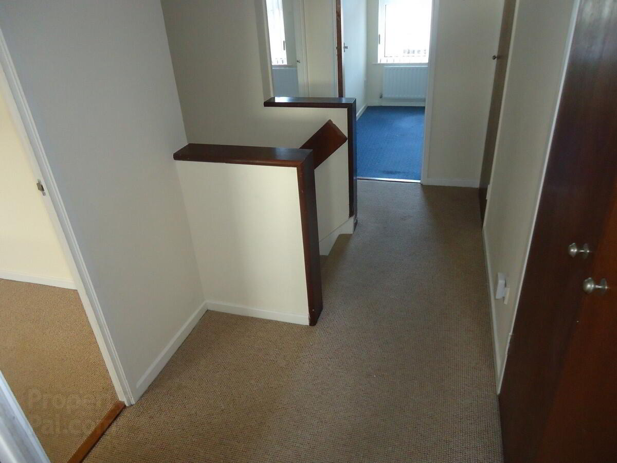 32 Baragh Gardens 13 of 15
