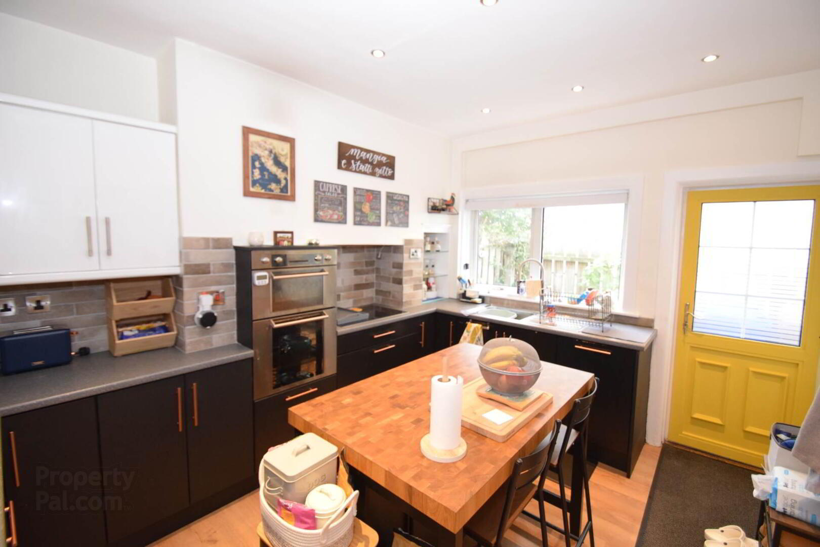 97 Andersonstown Road 16 of 40