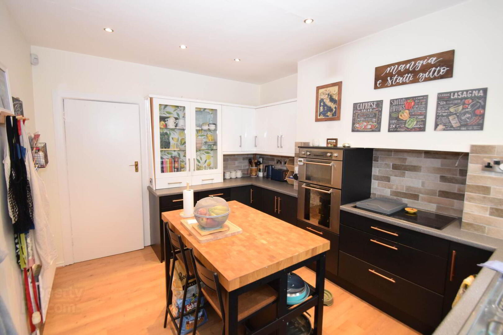 97 Andersonstown Road 17 of 40