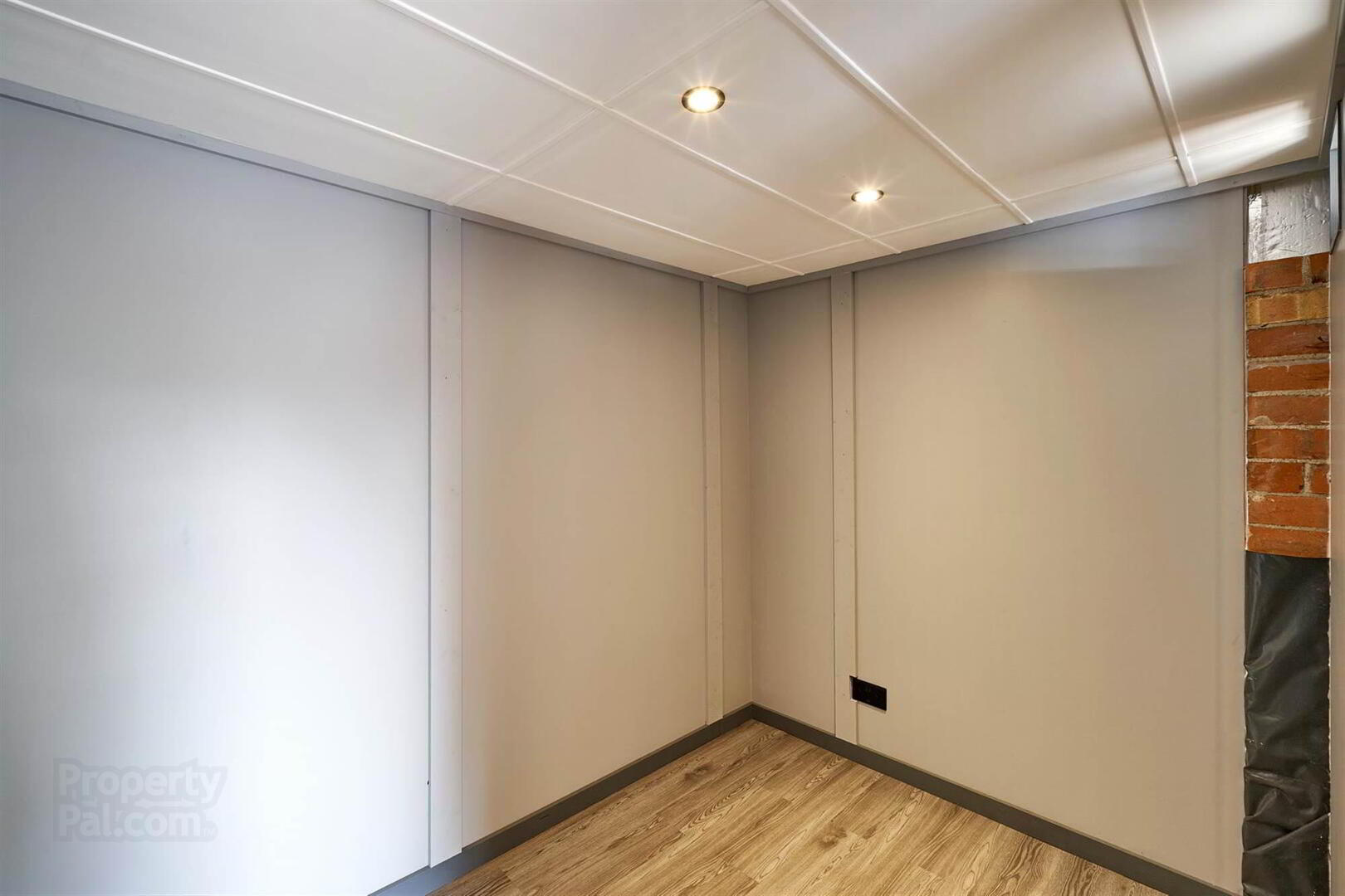Garage @, 2 Harland Park 5 of 12