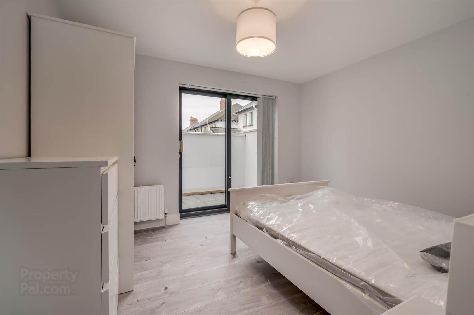 Apt 3, 41 Wellington Park 8 of 13
