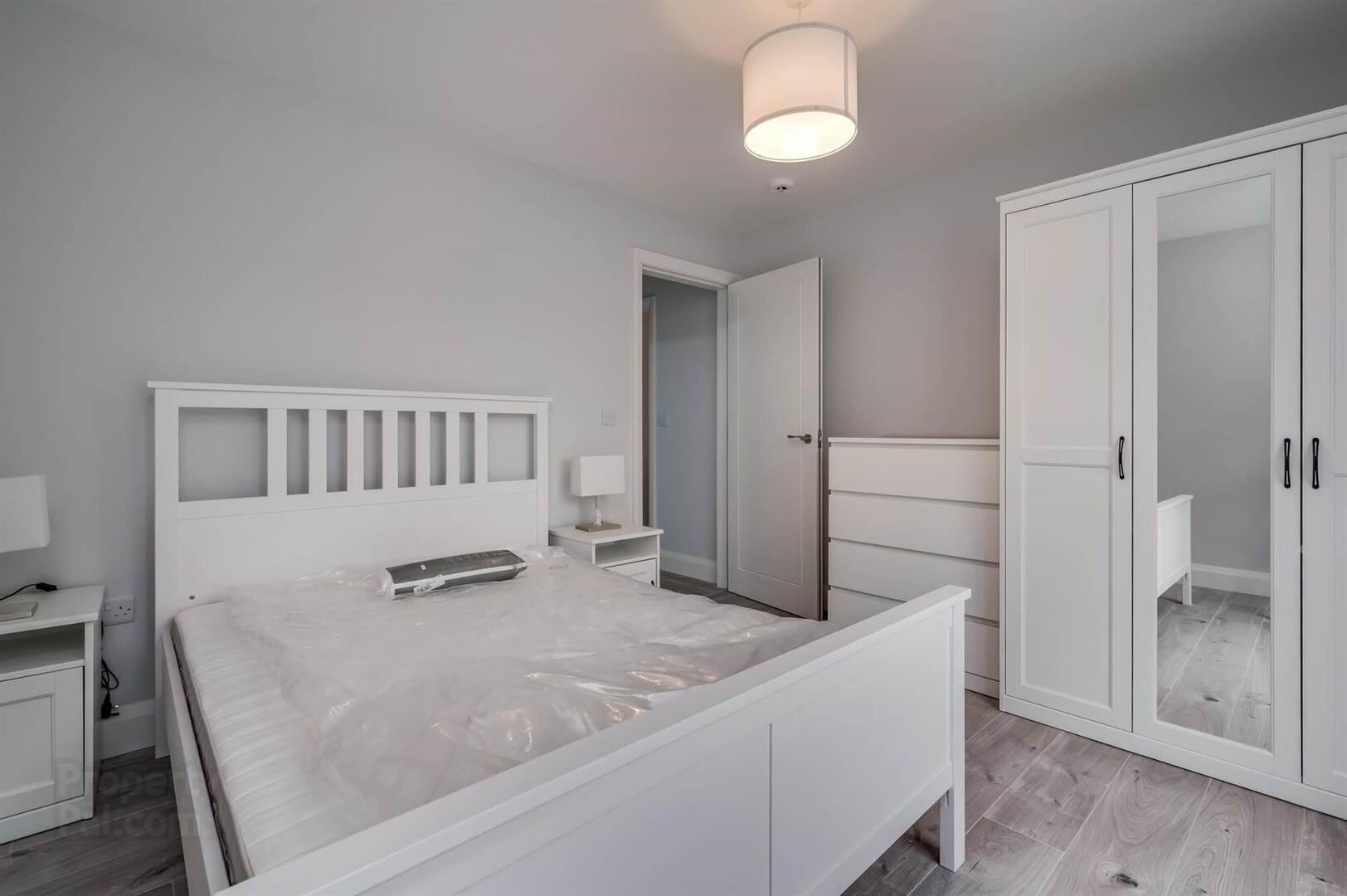 Apt 3, 41 Wellington Park 7 of 13