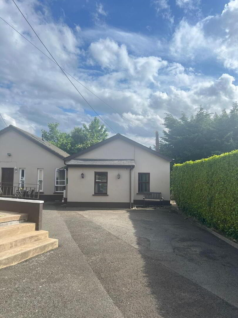 1b Lansdowne Crescent 1 of 6
