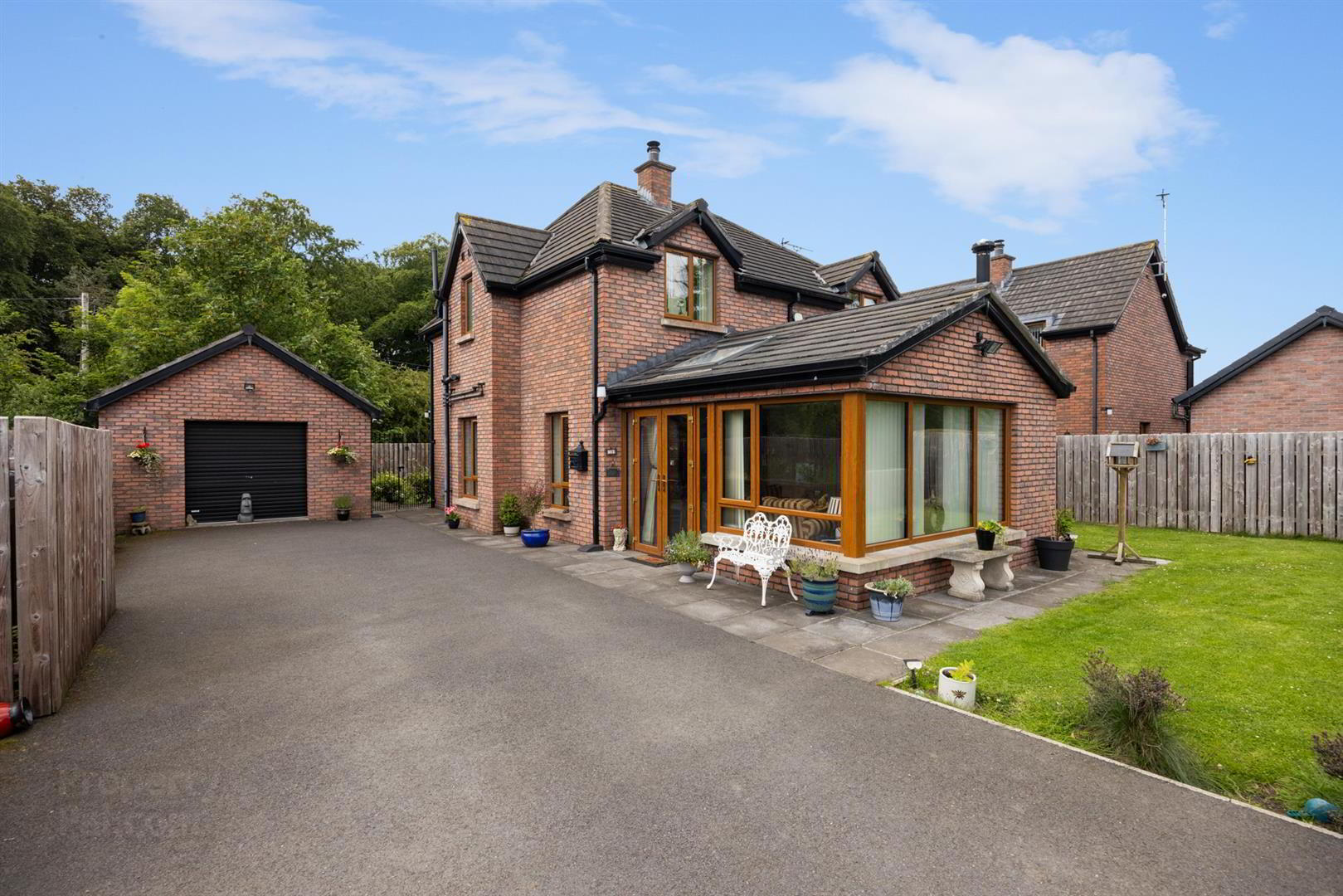 1b Rowallane Close 1 of 29