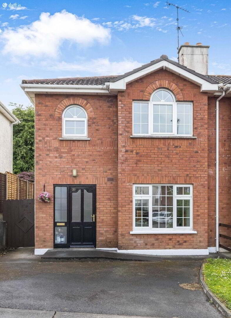 37 Heatherfield 1 of 10