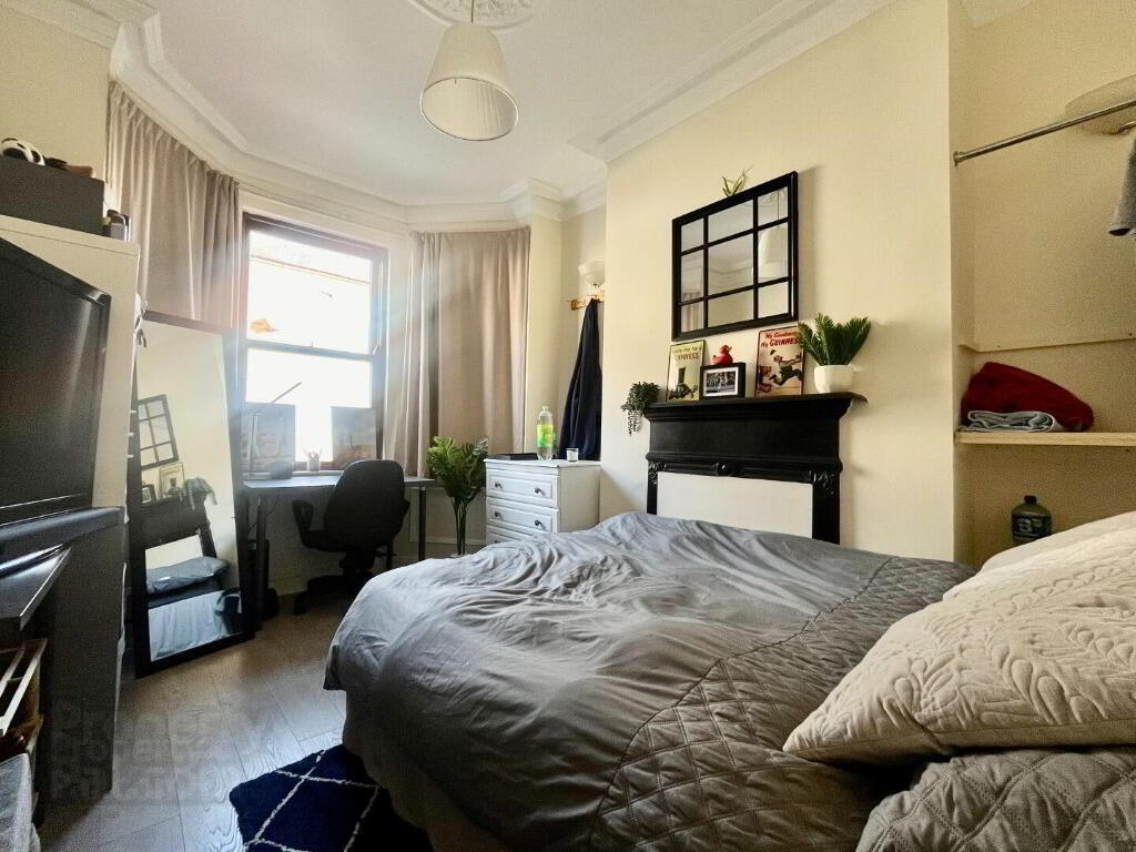 27 Sandhurst Gardens 7 of 8