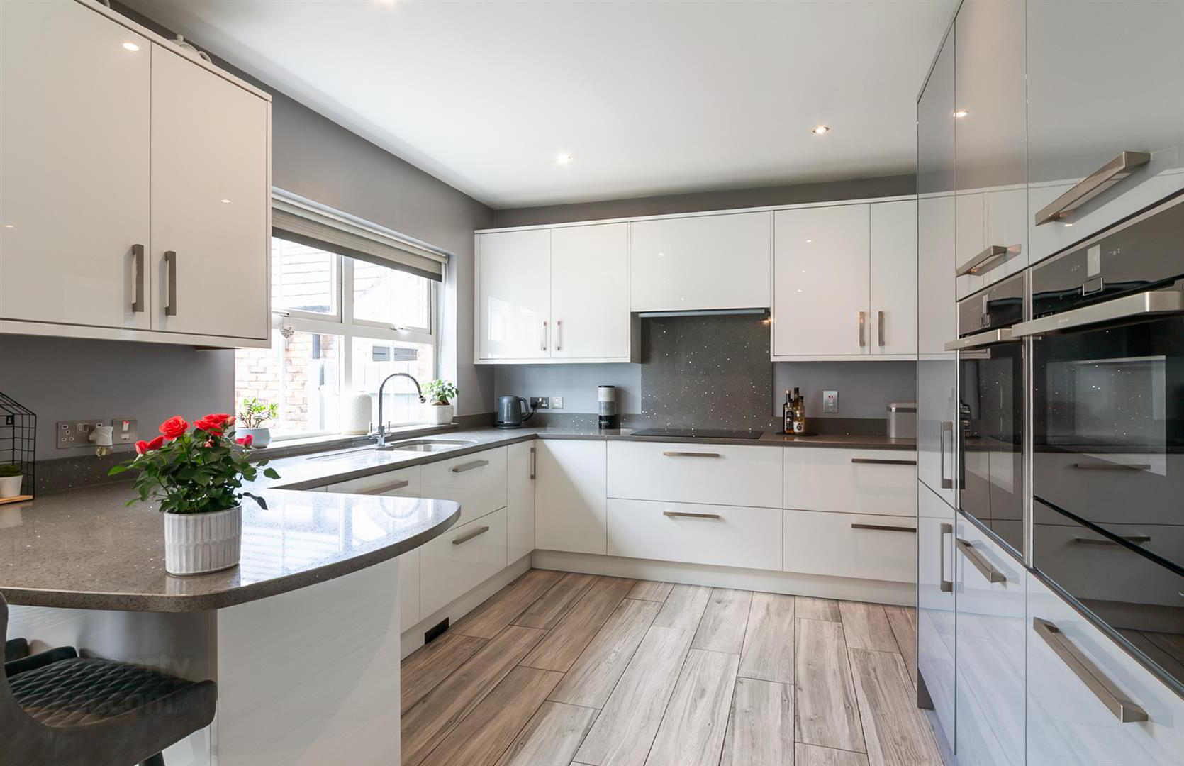 41 Russell Court 13 of 36