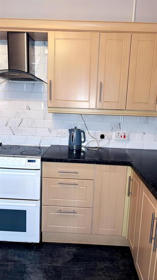 54 Barnfield Road 18 of 48
