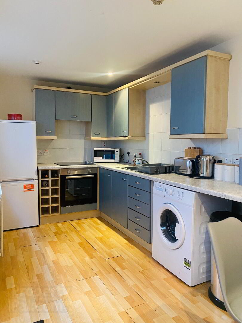 Room 2, 3 Sandhurst Gardens 10 of 13