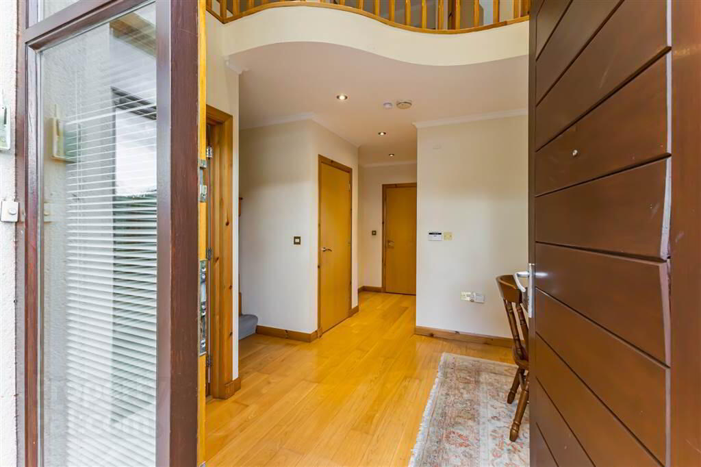 4 Downshire Lane 4 of 35