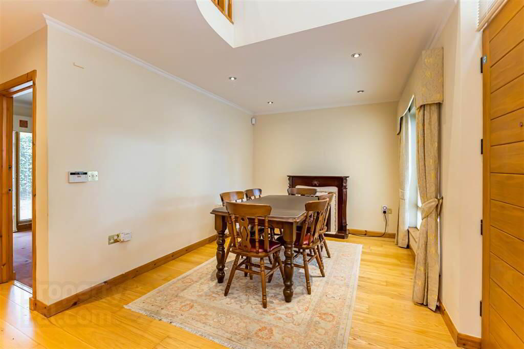 4 Downshire Lane 5 of 35