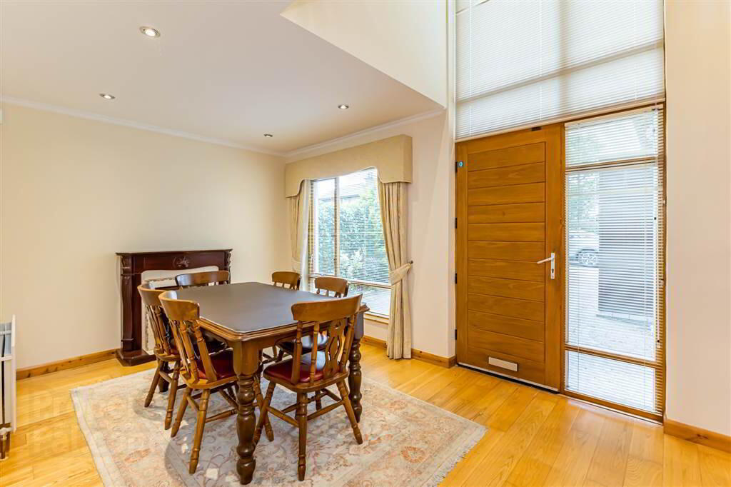 4 Downshire Lane 6 of 35