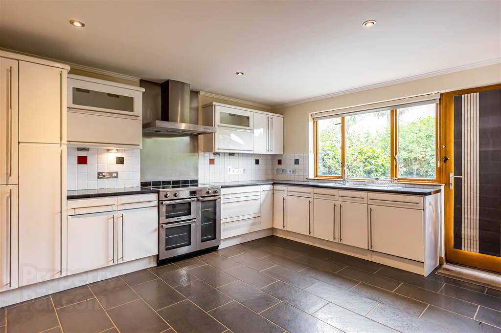 4 Downshire Lane 9 of 35
