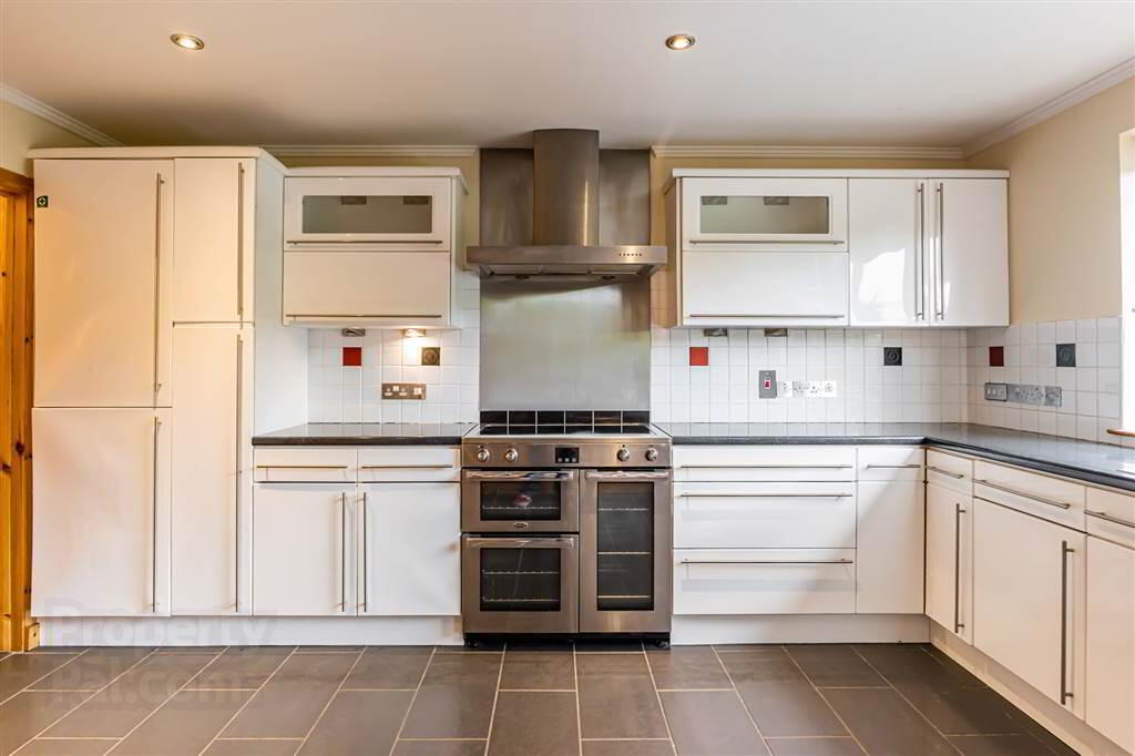 4 Downshire Lane 10 of 35