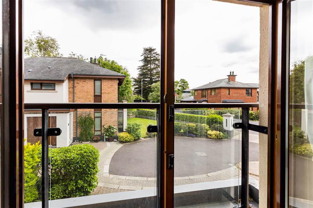 4 Downshire Lane 20 of 35