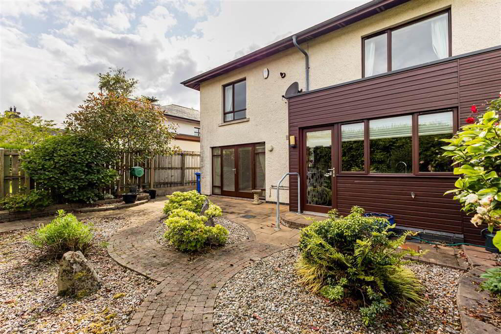 4 Downshire Lane 32 of 35