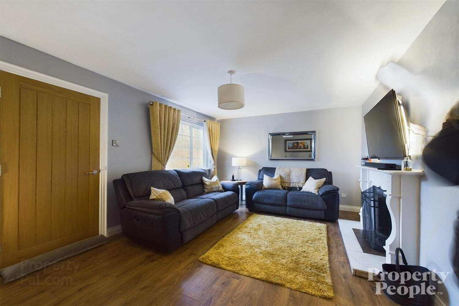 28 Crossowen Gardens 2 of 12