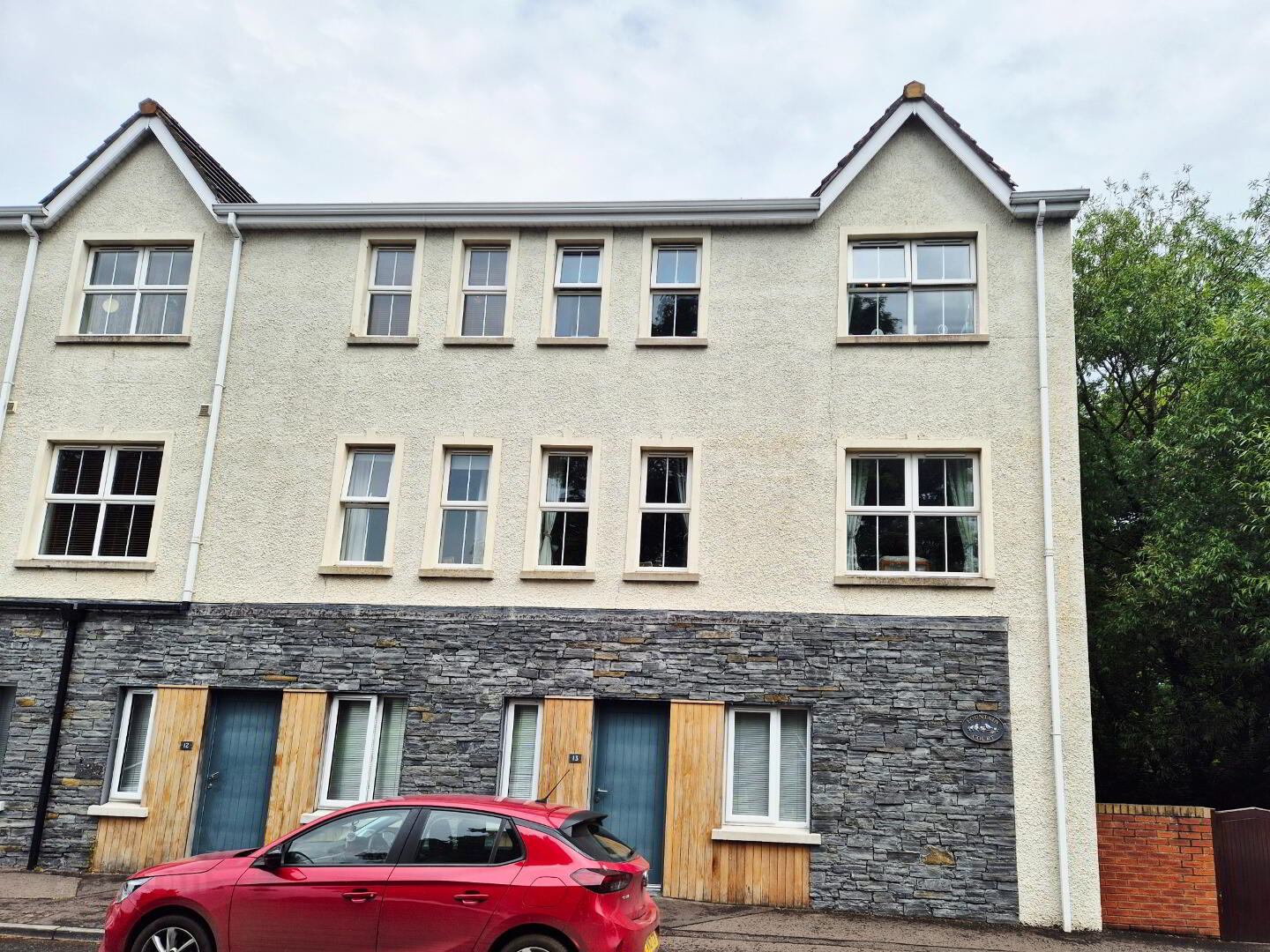 Apt 9 Fountain Court, Circular Road 1 of 17