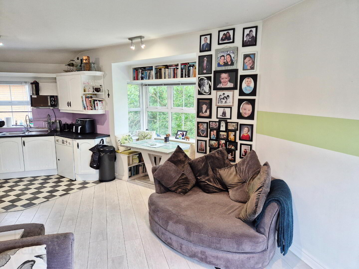 Apt 9 Fountain Court, Circular Road 7 of 17