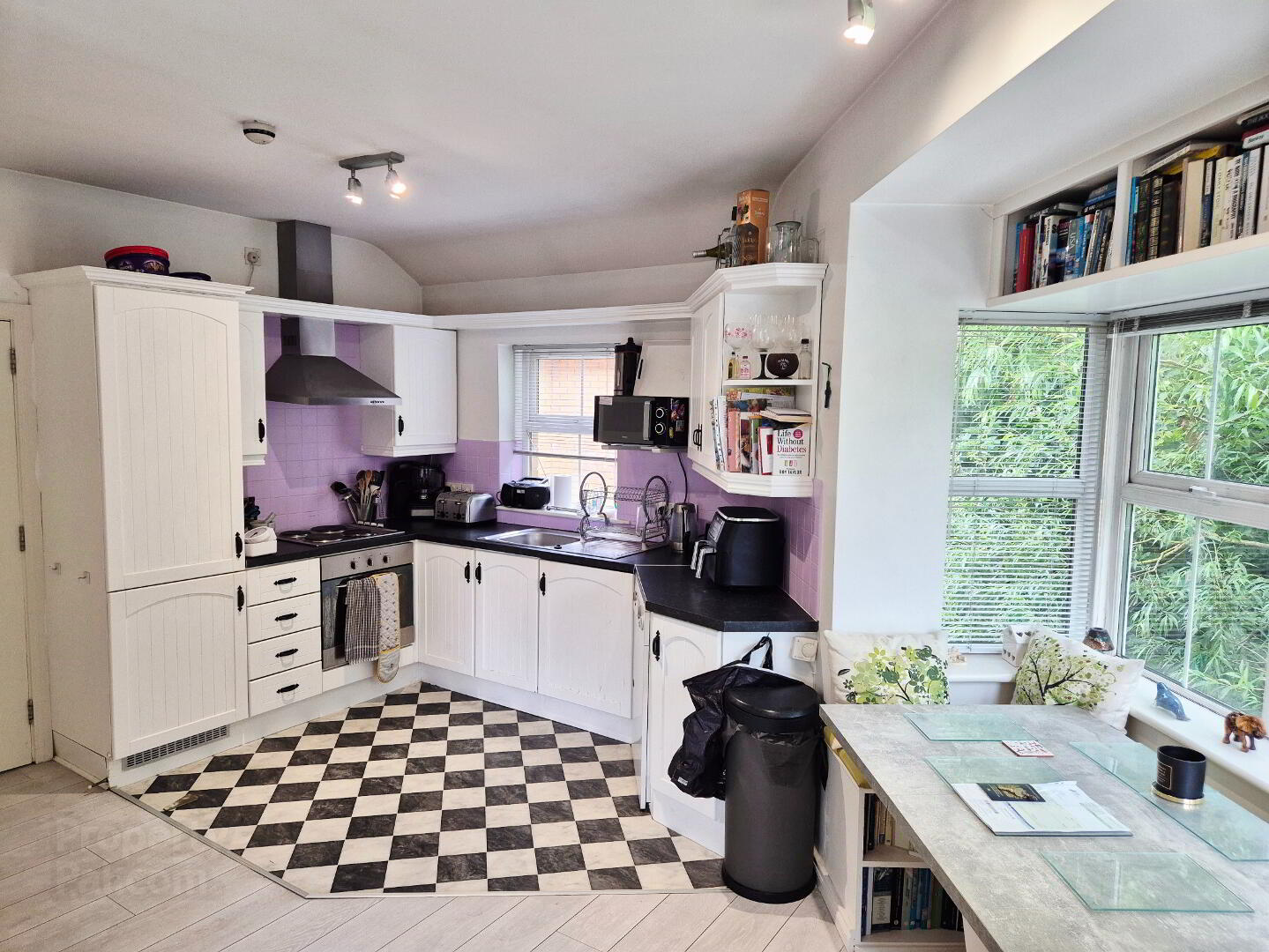 Apt 9 Fountain Court, Circular Road 10 of 17