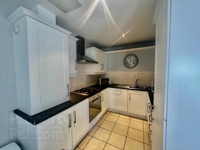 Apartment 6 1a Fane Street 5 of 13