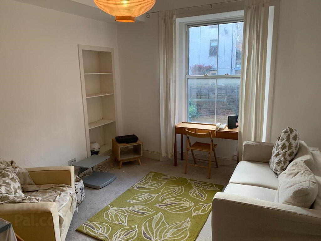 7 Lyne Street 4 of 7