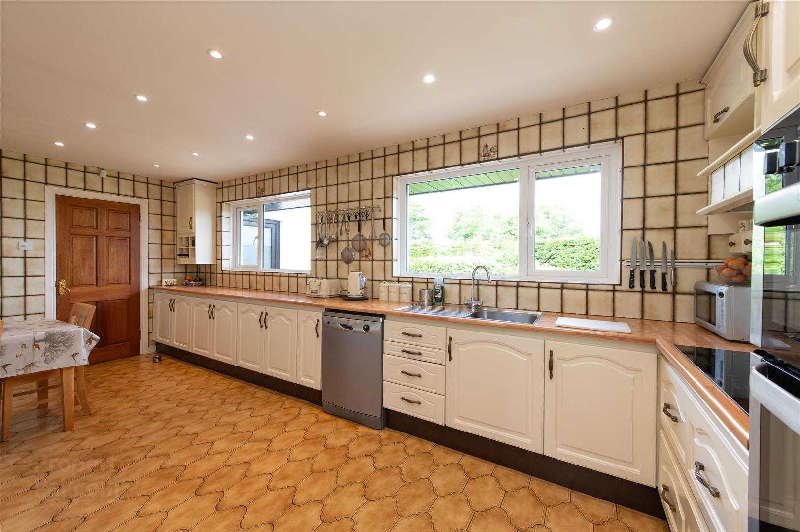 252a & 252b Castlewellan Road 13 of 56