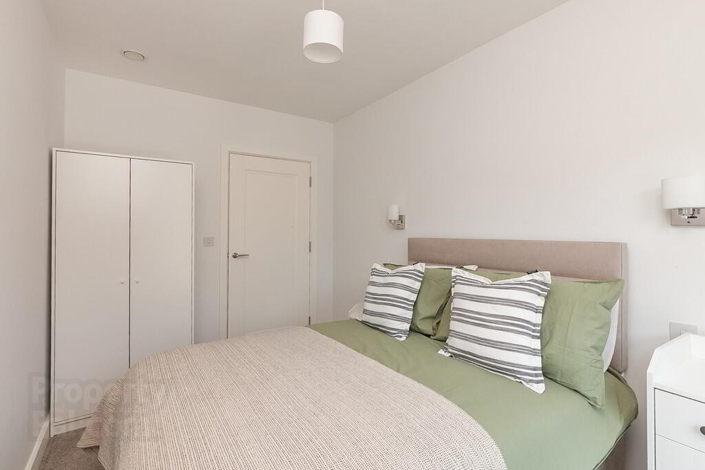 Apt 1, 537a Lisburn Road 16 of 17