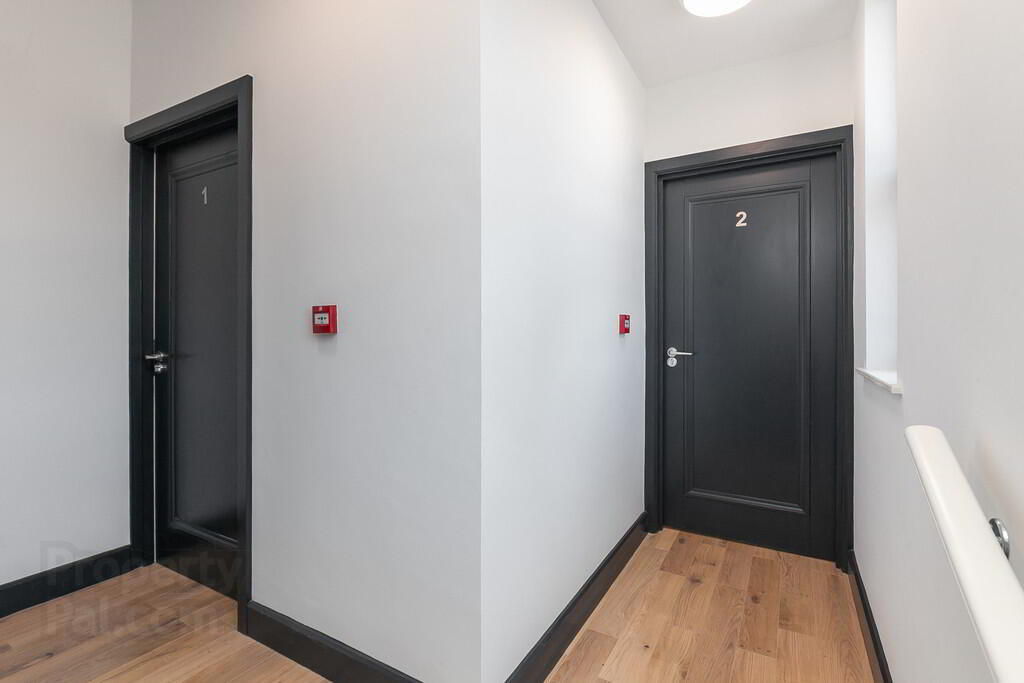 Apt 2, 537a Lisburn Road 3 of 17