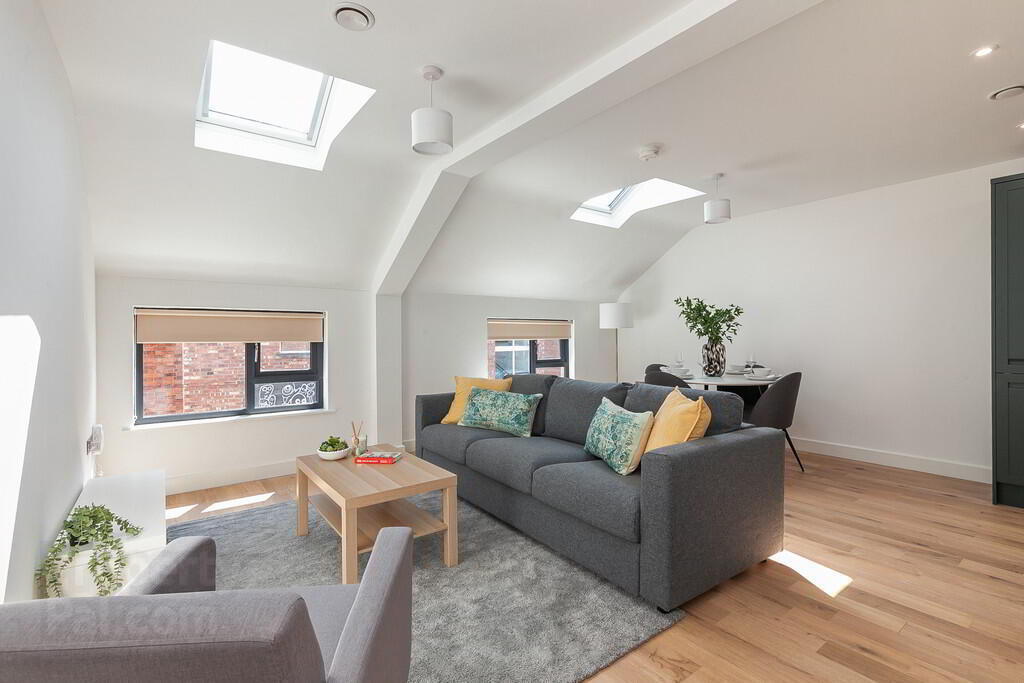 Apt 2, 537a Lisburn Road 6 of 17