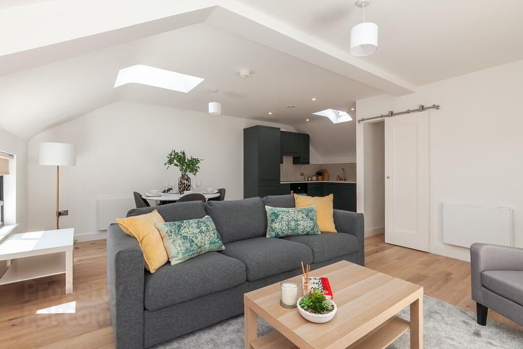 Apt 2, 537a Lisburn Road 7 of 17