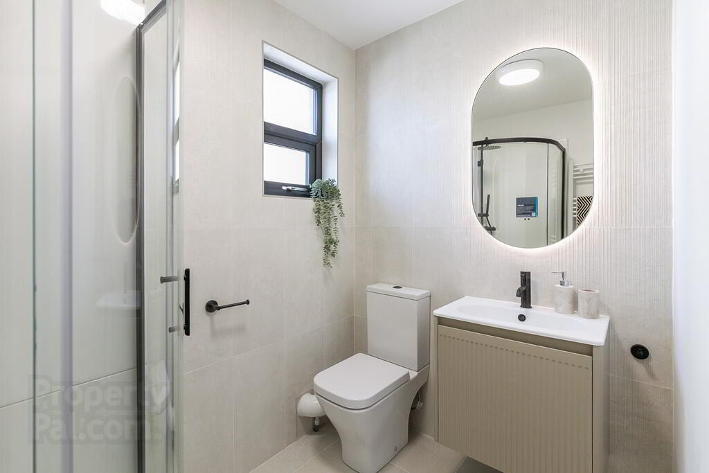 Apt 2, 537a Lisburn Road 14 of 17