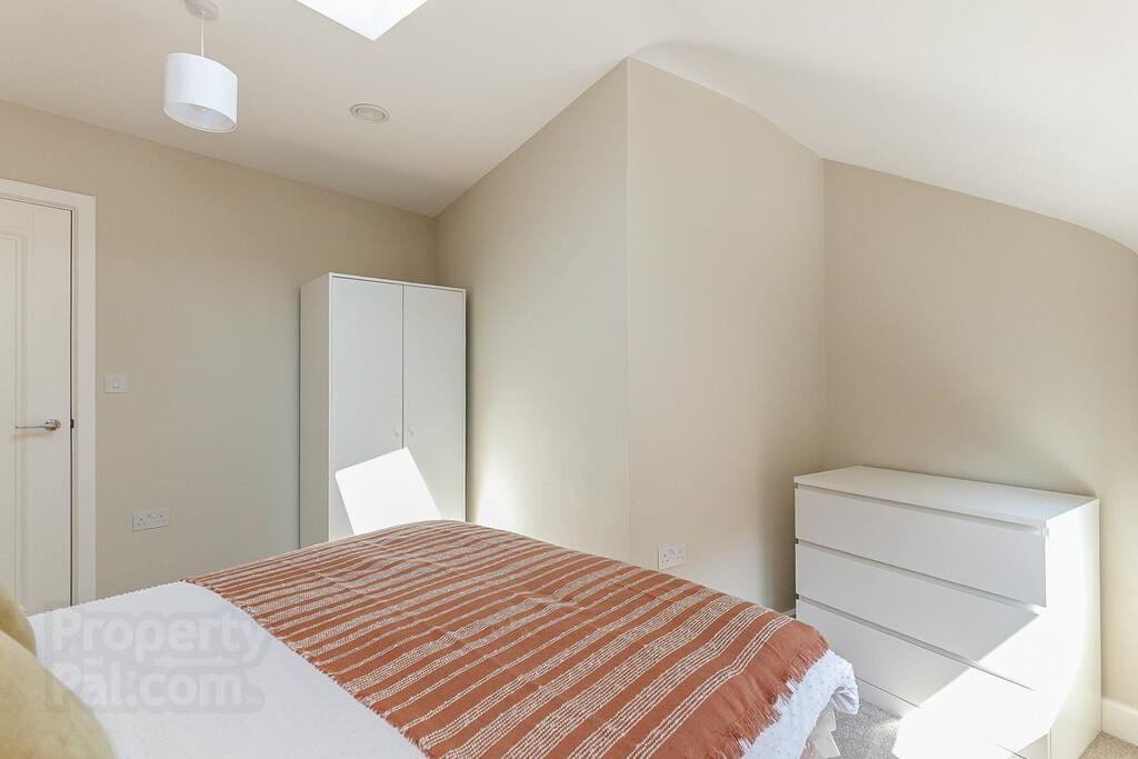 Apt 2, 537a Lisburn Road 13 of 17