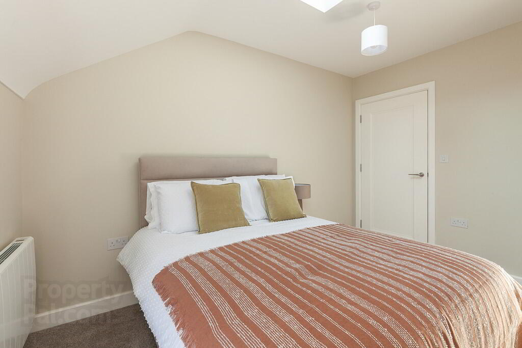 Apt 2, 537a Lisburn Road 12 of 17