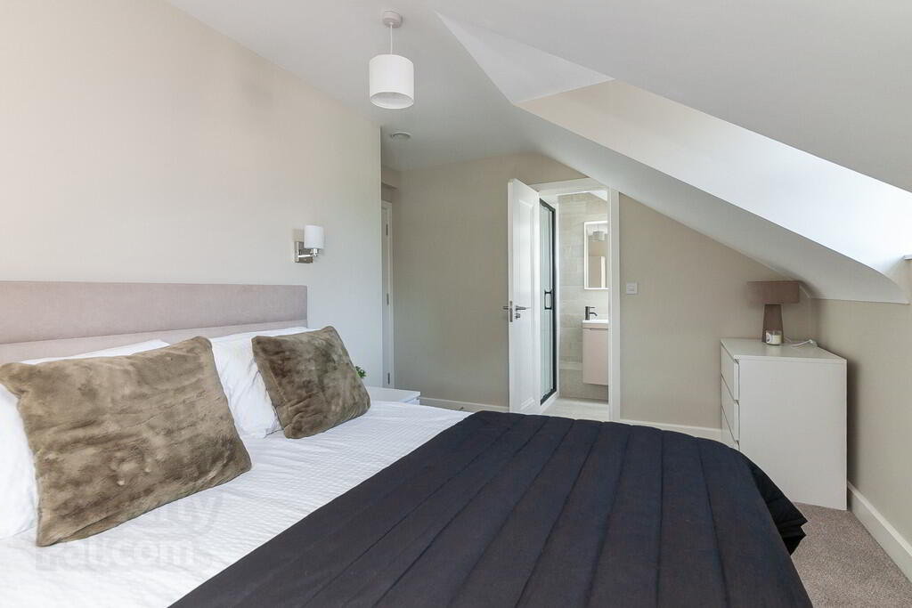 Apt 3, 537a Lisburn Road 12 of 19