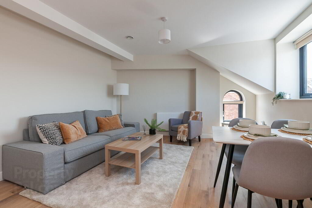 Apt 3, 537a Lisburn Road 6 of 19