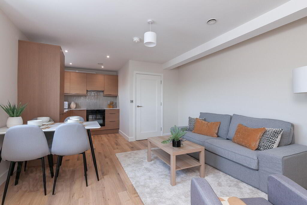 Apt 3, 537a Lisburn Road 9 of 19