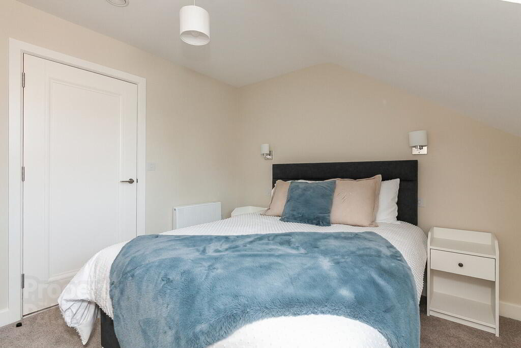 Apt 3, 537a Lisburn Road 17 of 19