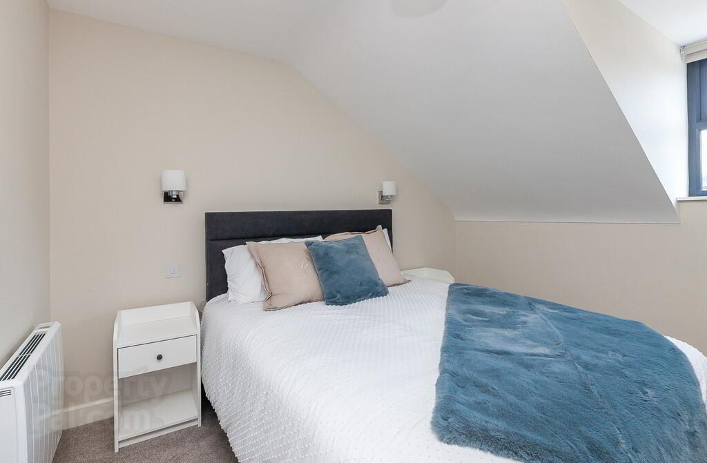 Apt 3, 537a Lisburn Road 15 of 19
