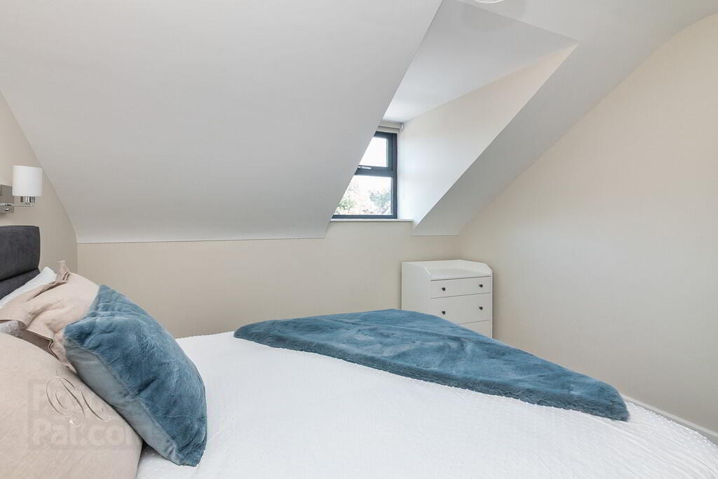 Apt 3, 537a Lisburn Road 16 of 19