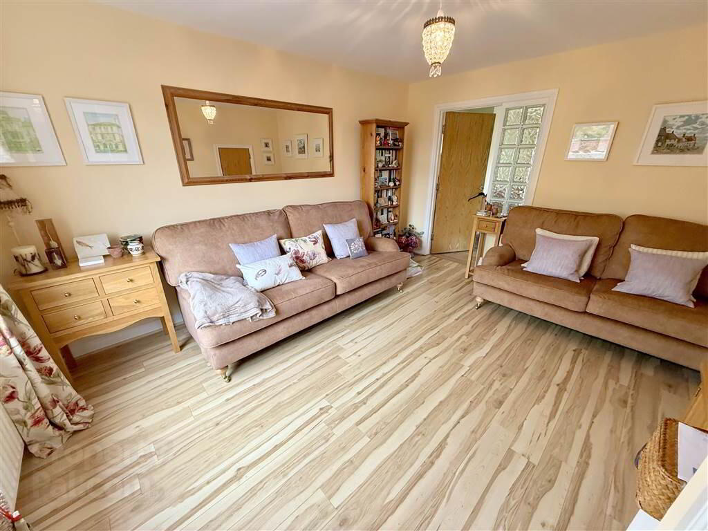 39 Mayfair Avenue 4 of 18