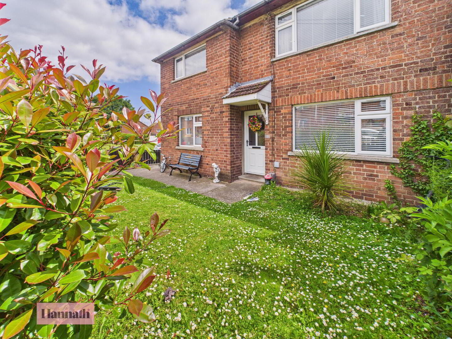 24 Woodside Green 2 of 19