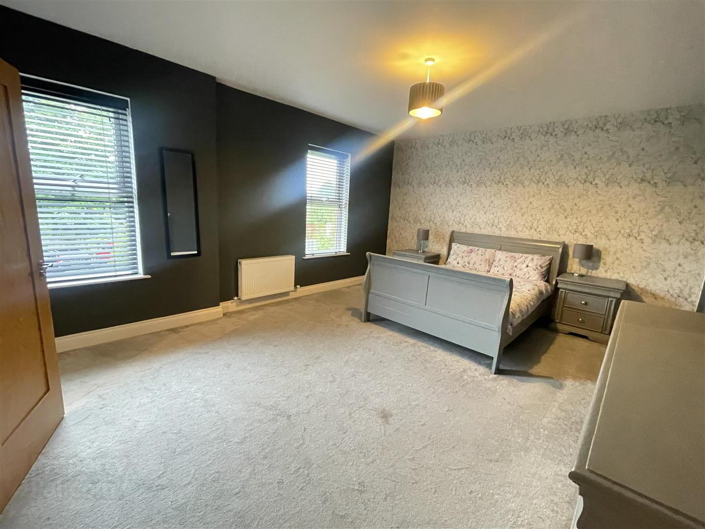 Apt 6, 2 Eaton Park 6 of 9