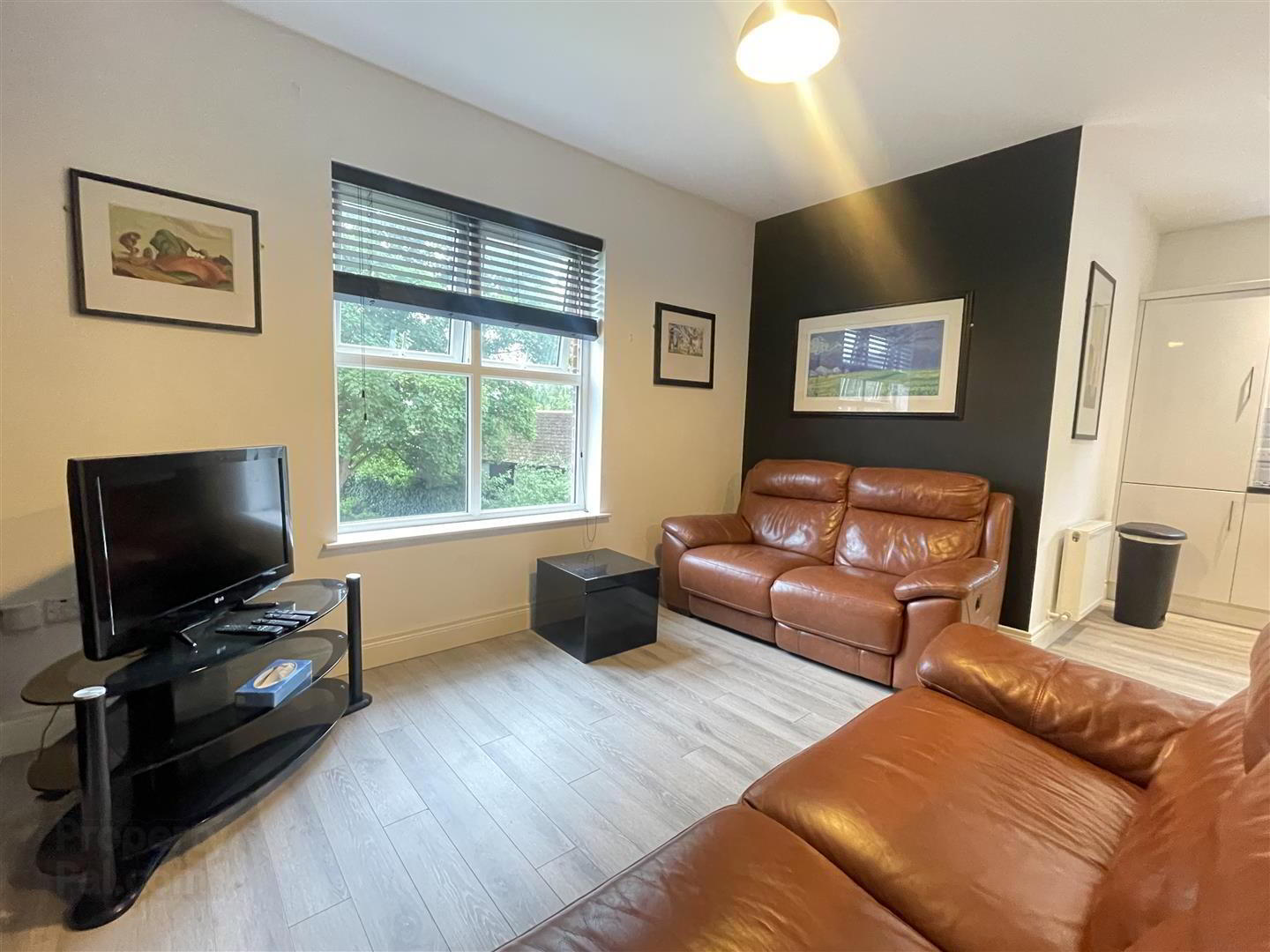 Apt 6, 2 Eaton Park 3 of 9