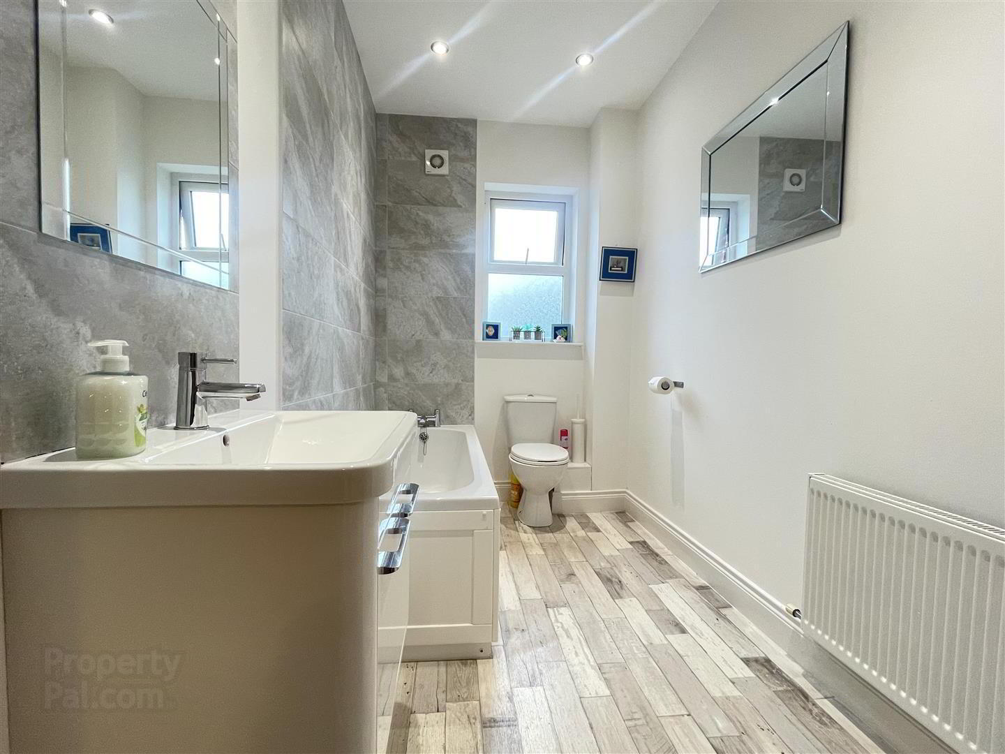 Apt 6, 2 Eaton Park 9 of 9