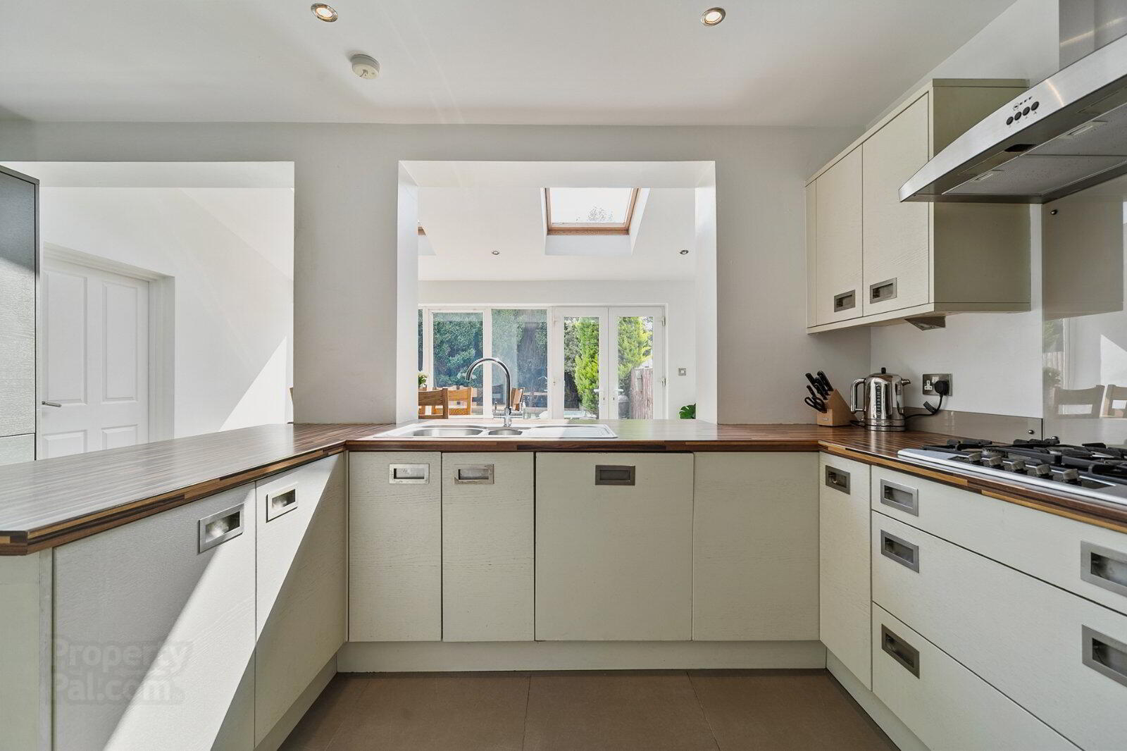 122 Glenholm Park 3 of 14