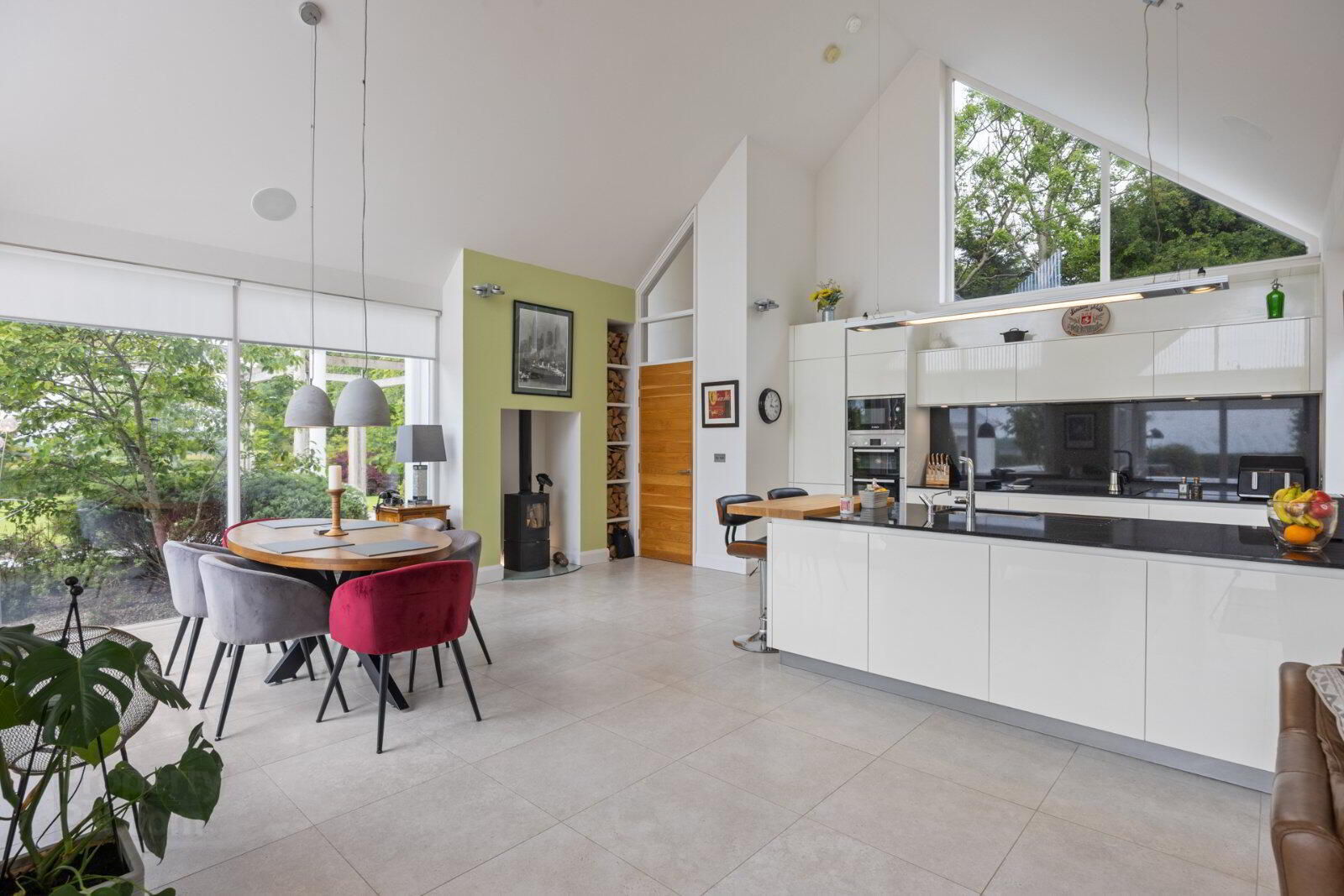 8 Whinknowe Road 3 of 28