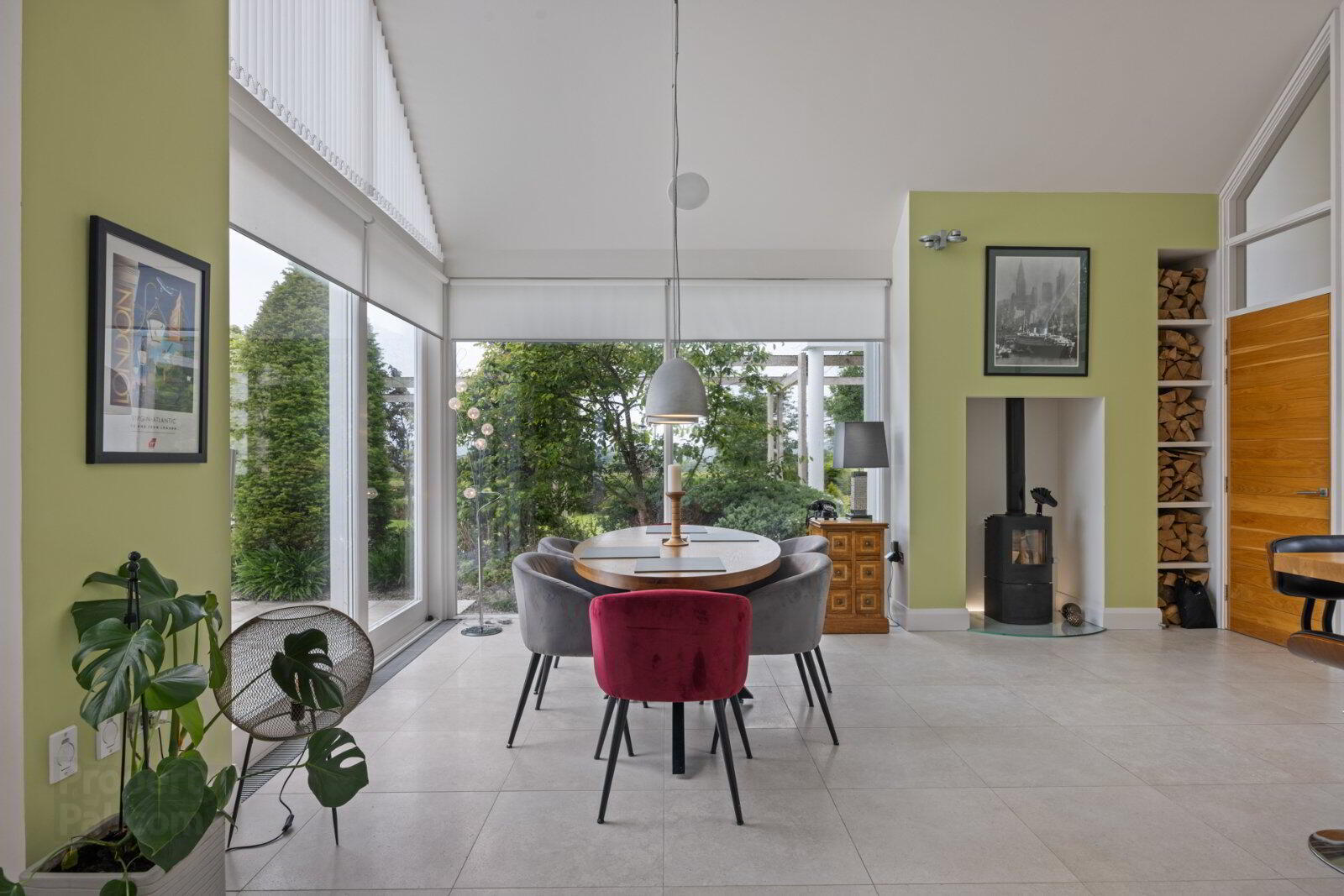 8 Whinknowe Road 4 of 28