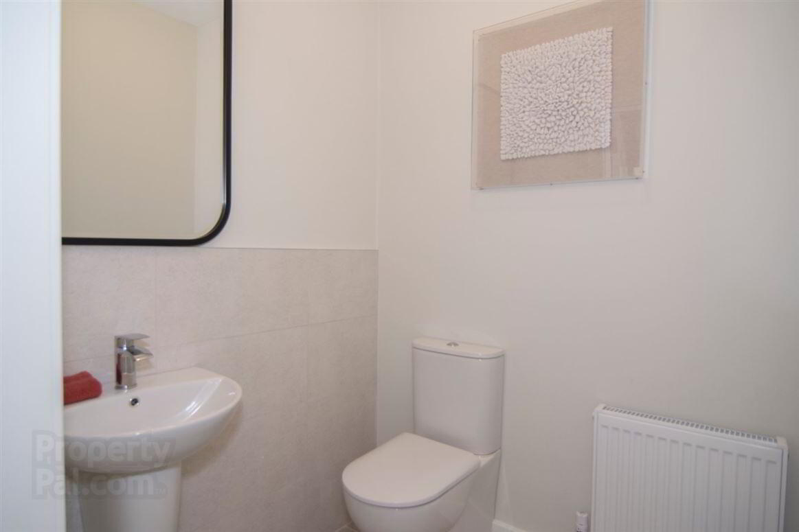 46 Fairways Gardens 4 of 15