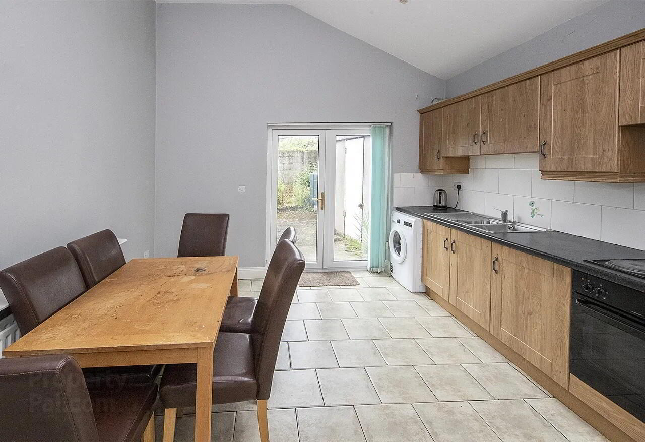 12 Sarsfield St 3 of 17